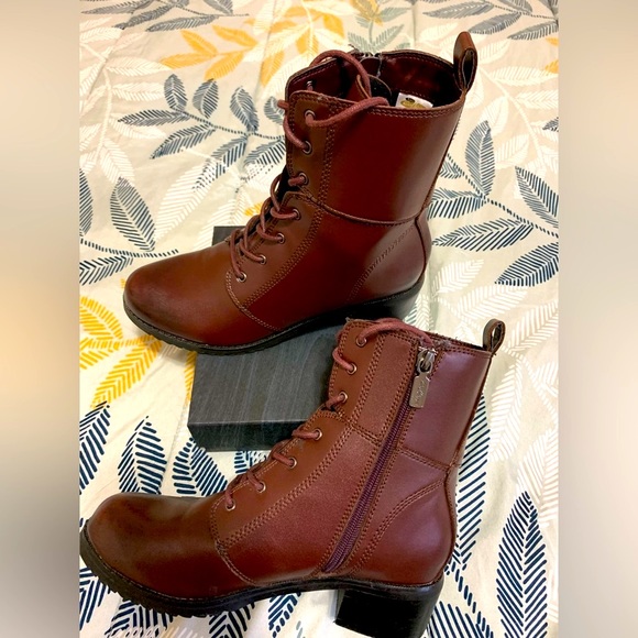 College Shoes - College women's boots, waterproof In great great condition.